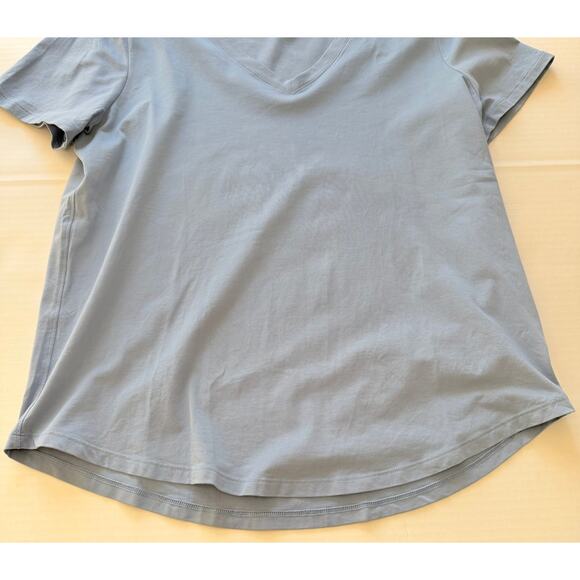 lululemon Love V-Neck T-Shirt Women’s Size 10 Soft Short Sleeve Classic Tee - Picture 3 of 8